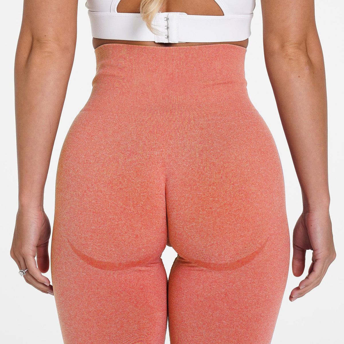 Hzori 2023 Trendy Fashion Trending Sports Fitness Yoga Pants Crescent Seamless Five-Point Tight Shorts for Women