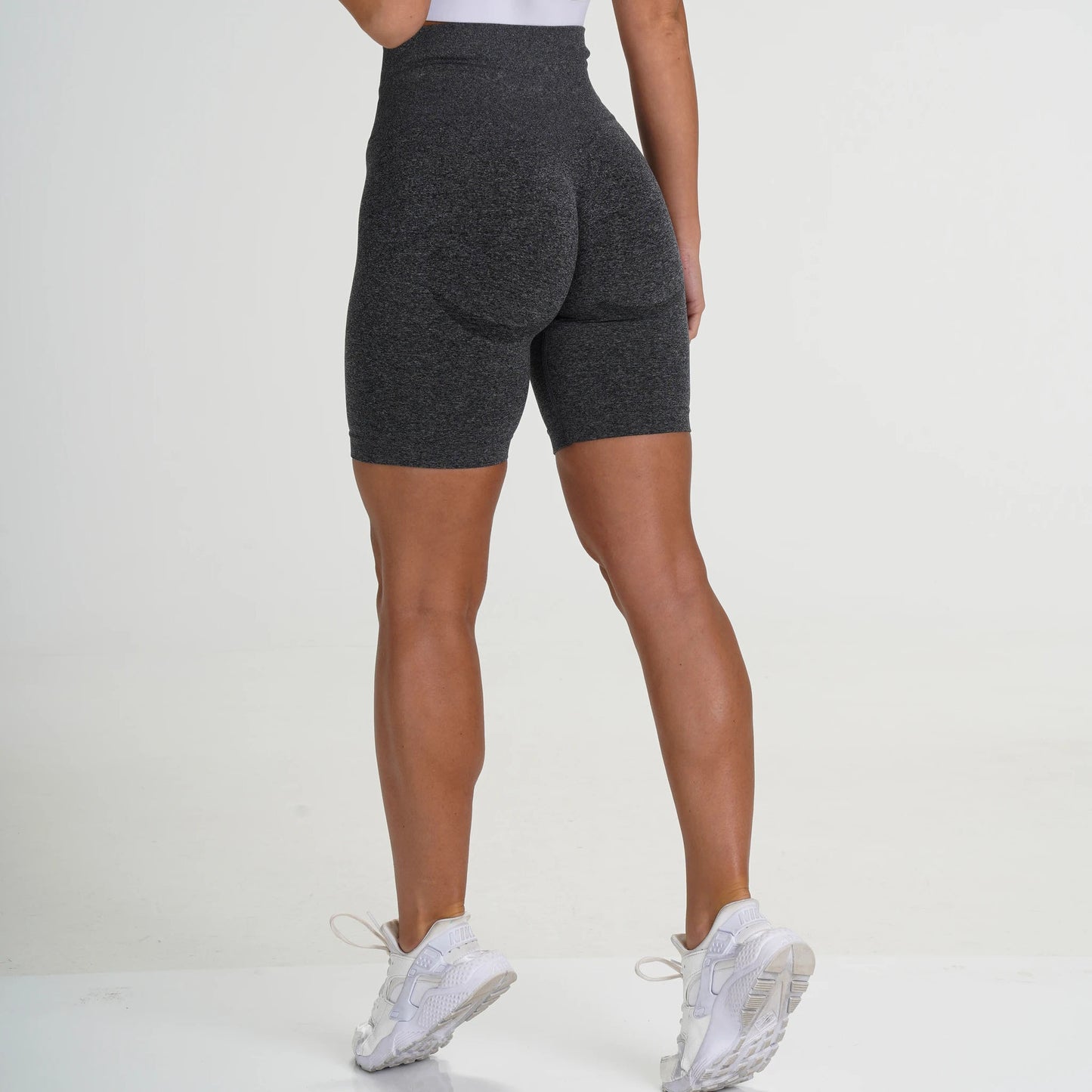 Hzori 2023 Trendy Fashion Trending Sports Fitness Yoga Pants Crescent Seamless Five-Point Tight Shorts for Women