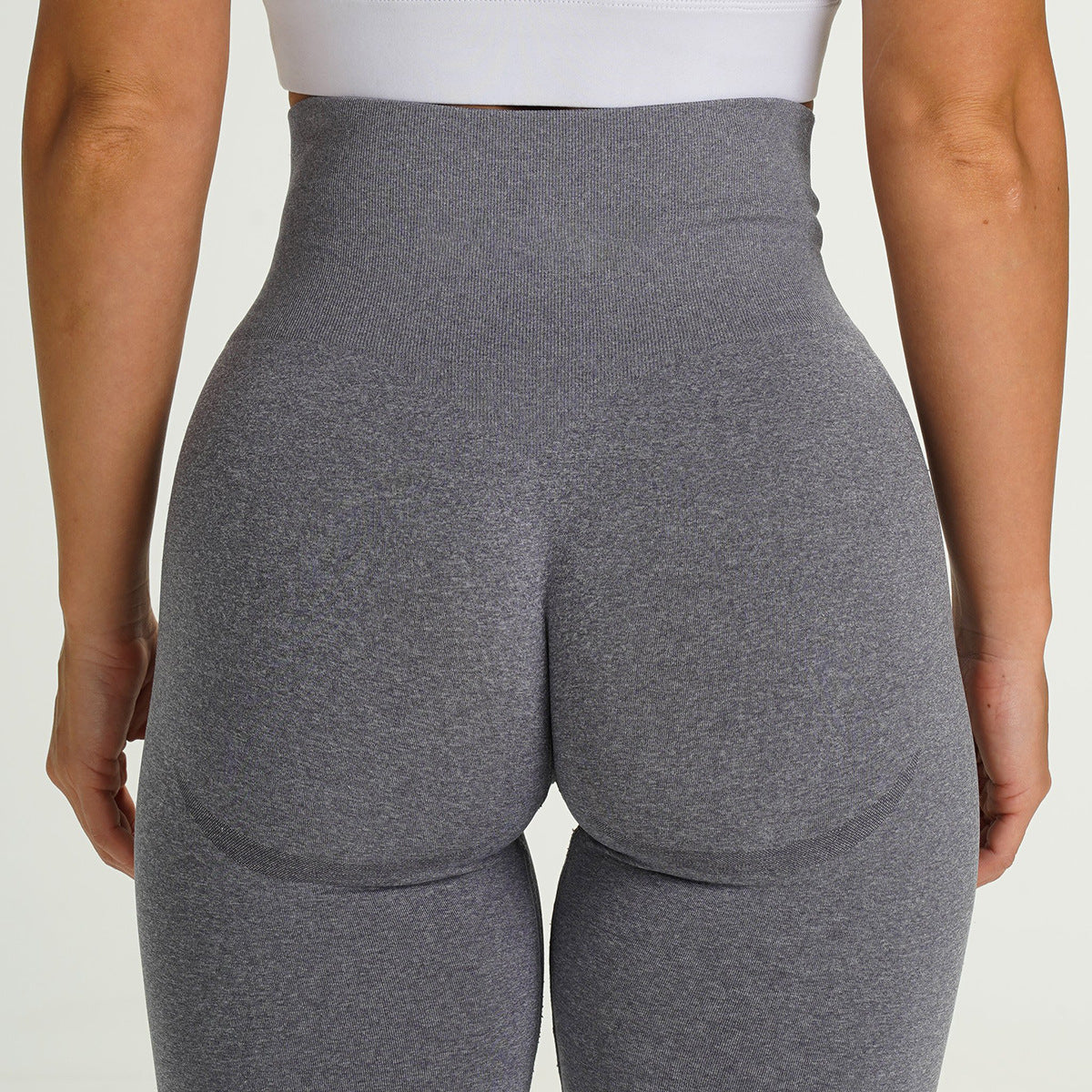 Hzori 2023 Trendy Fashion Trending Sports Fitness Yoga Pants Crescent Seamless Five-Point Tight Shorts for Women